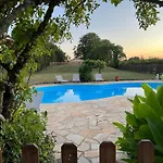 בית נופש Beautifully Renovated With Private Pool *