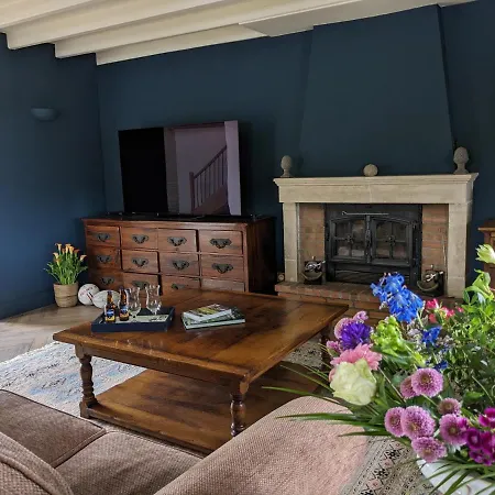 Beautifully Renovated With Private Pool *