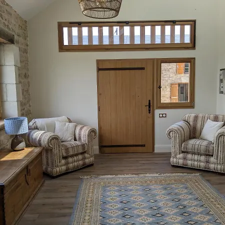 Beautifully Renovated With Private Pool Hébergement de vacances *