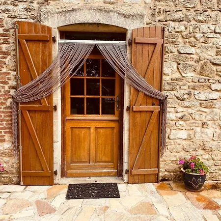 Beautifully Renovated With Private Pool Tatil Evi Saint-Georges-de-Noisné
