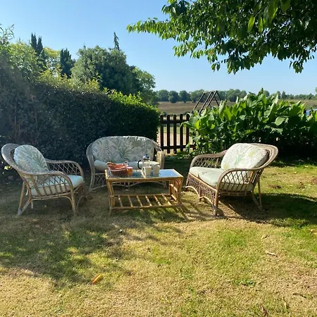 Beautifully Renovated With Private Pool Tatil Evi Saint-Georges-de-Noisné