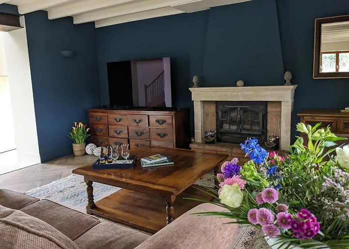 Beautifully Renovated With Private Pool *