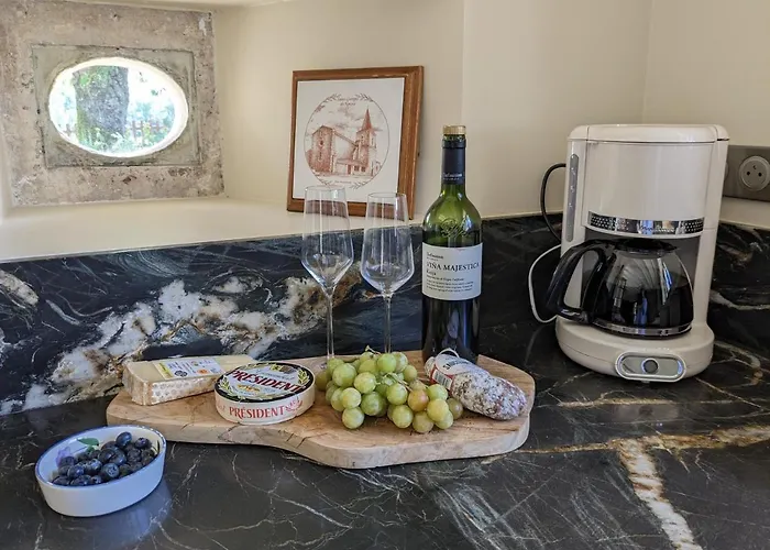 Beautifully Renovated With Private Pool * Saint-Georges-de-Noisné