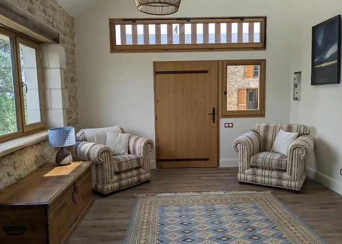 Beautifully Renovated With Private Pool Feriehus *