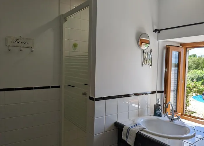 Beautifully Renovated With Private Pool Feriehus Saint-Georges-de-Noisné