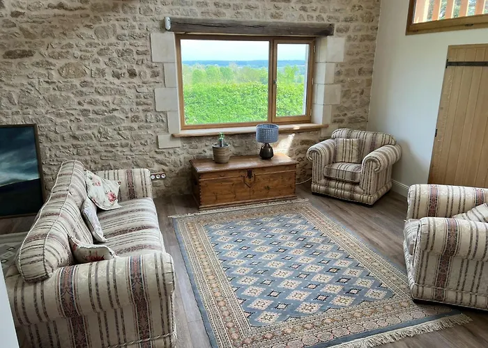 Beautifully Renovated With Private Pool Feriehus